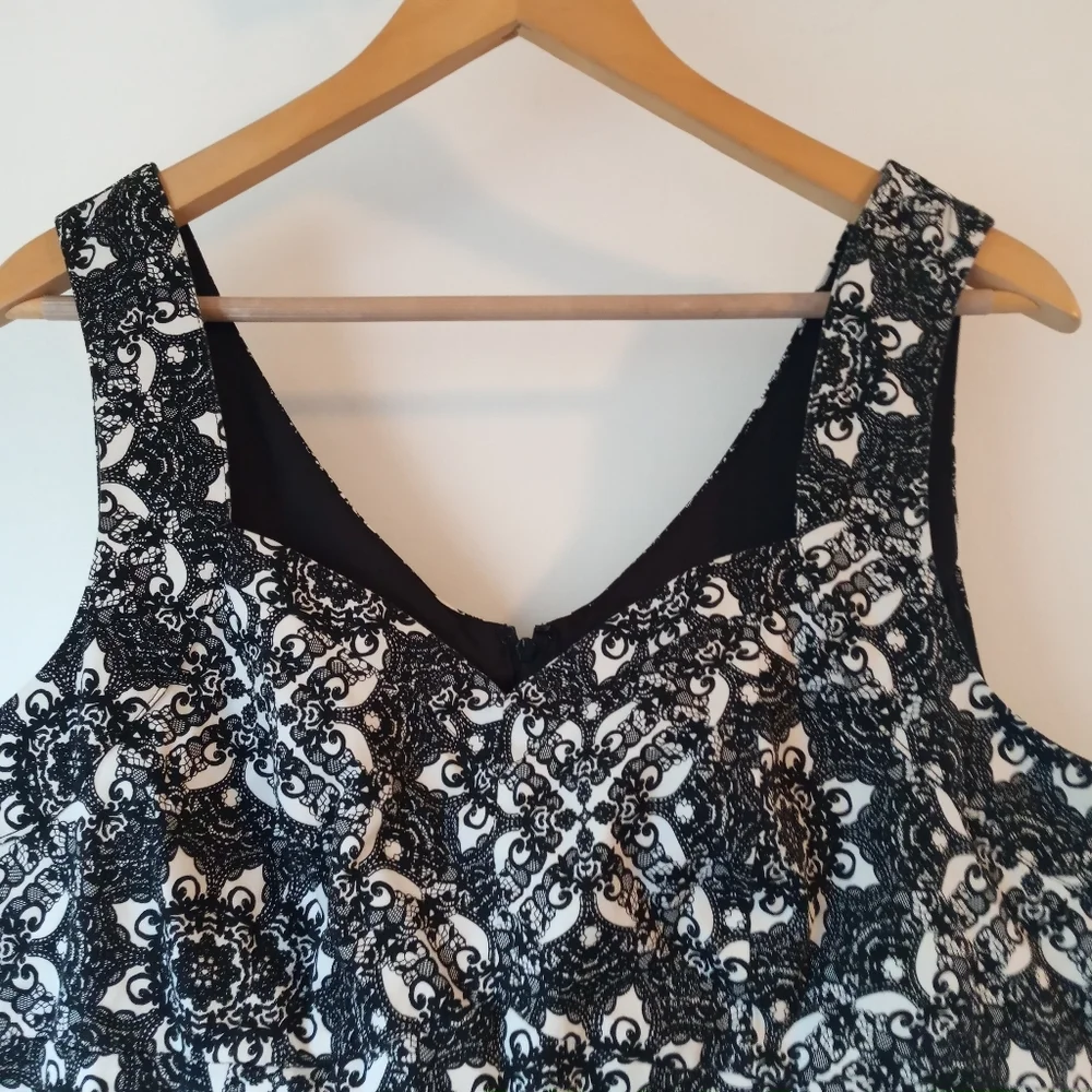 Torrid 0X Lace Print Sateen Peplum Top - Picture 6 of 11